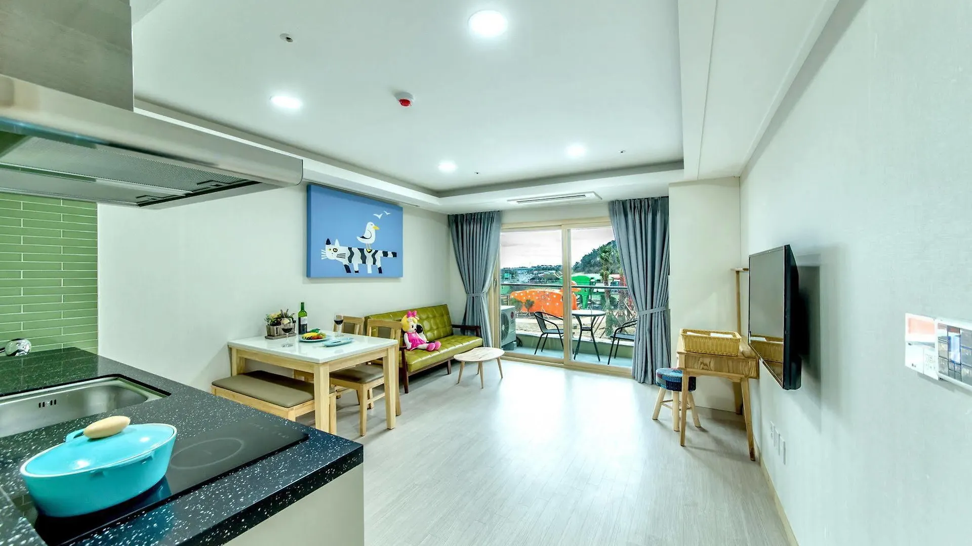 Blue Whale Resort Jeju 3*,
