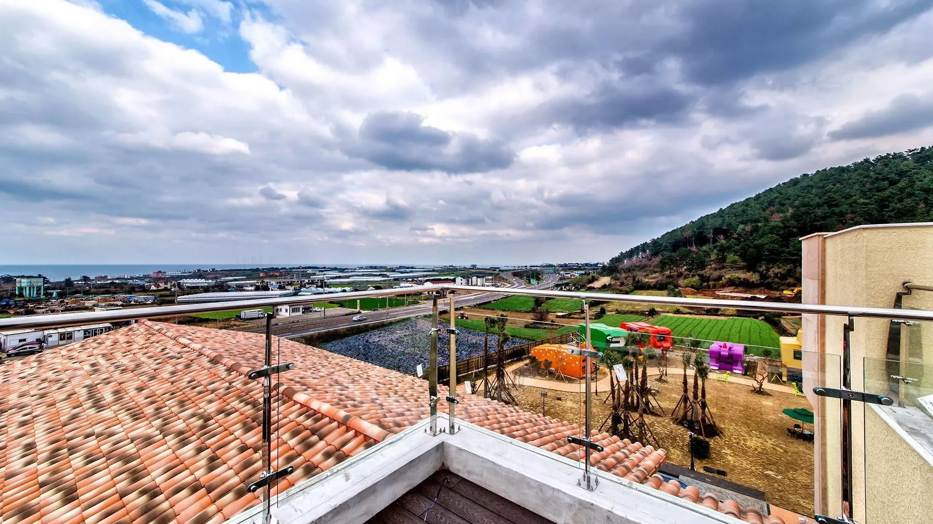 Blue Whale Resort Jeju 3*,